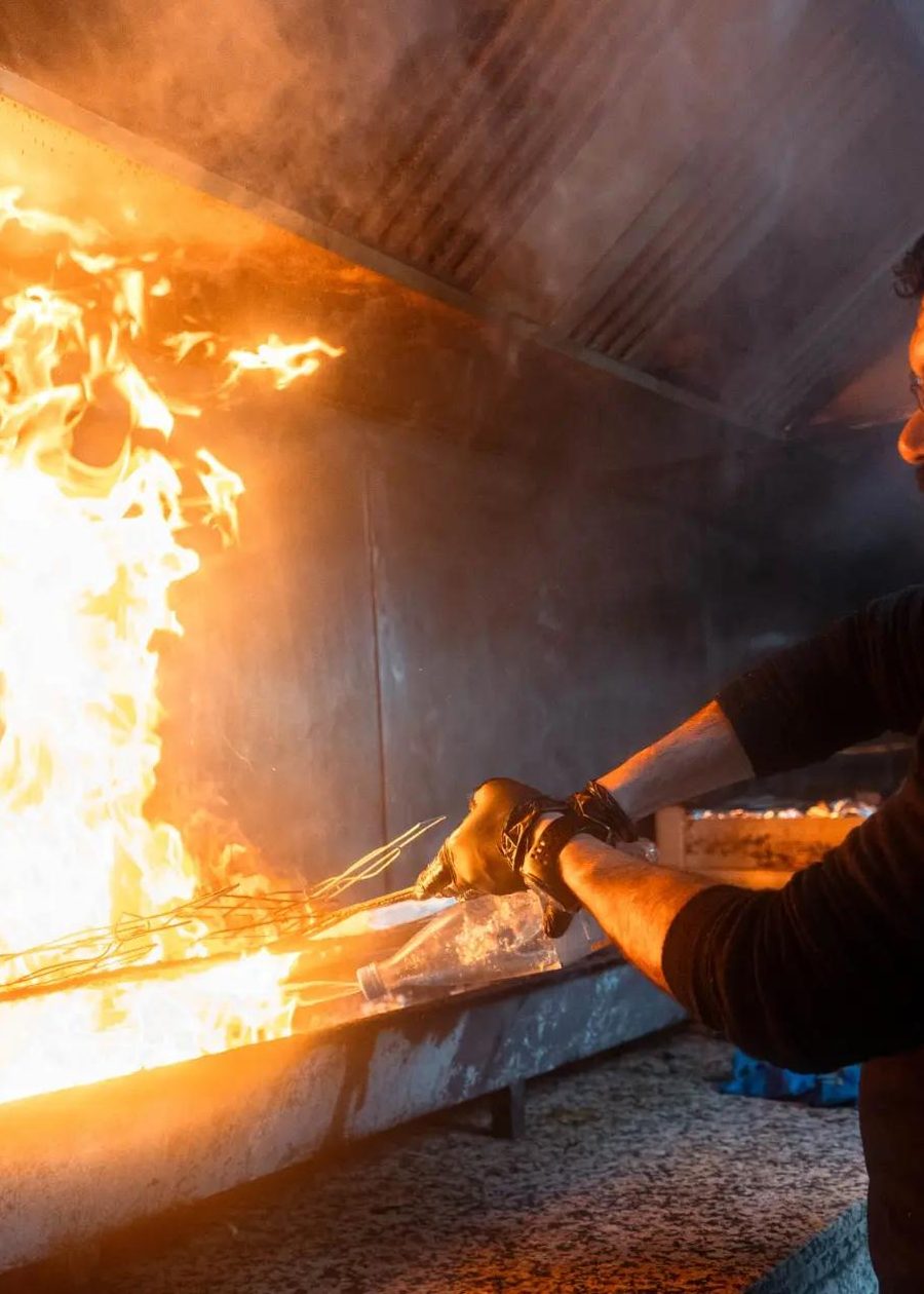 Le grill au charbon de bois